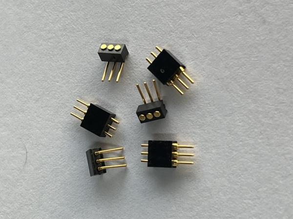 1.27mm 3 épingles à angle droit type de plongée de laiton à ressort chargé connecteur à broche magnétique Pogo
