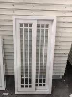 Ventana corredera de UPVC con vidrio templado y mosquitera de fibra