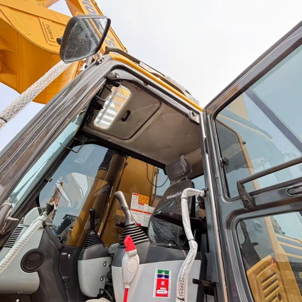 Quality Assurance 20 Ton Used Komatsu PC200 Hydraulic Excavator Low Price Earth-moving Construction Tasks Used Excavator for Sale