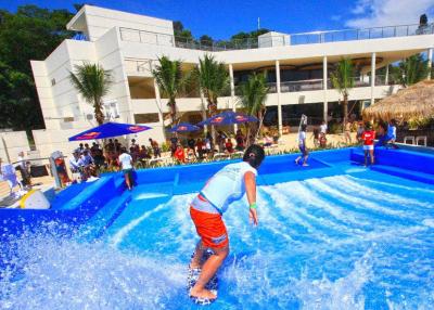 A máquina surfando personalizada da onda do cavaleiro do fluxo caçoa passeios do divertimento para o parque da água