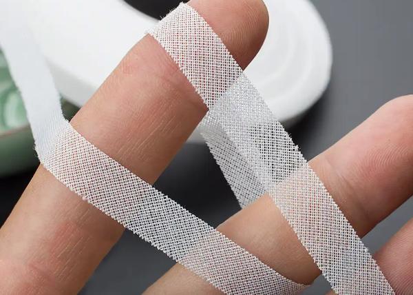 30-50g/M2 Ultra Thin Interlining Fabric Strip For Lightweight Garments