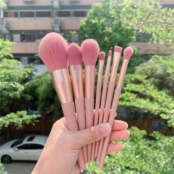 Soft Powder Blush Eyeshadow Brush Beauty Kit with 7-Piece Nude Pink Makeup Brush Set