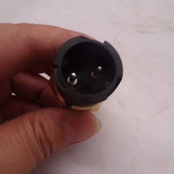 Sinotruk Howo light truck accessories high and low pressure switch sensor AZ2209286004