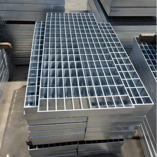 Hot-Dip Galvanized Steel Grating with Serrated Surface and Customizable Sizes for Drain Cover and Walkway Platforms