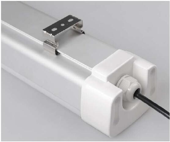 Угол пучка света 25W 40W 60W СИД доказательства IP65 2ft 4ft Tri ротатабельный