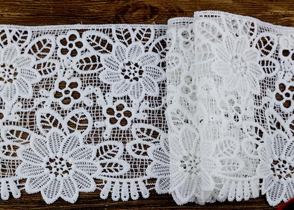 Wide Flower Pattern White Guipure Lace Trim For Fashion Dress OEM / ODM