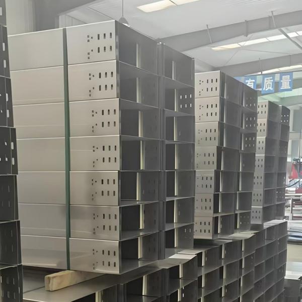 Straight Slot Type Aluminum Cable Tray For Medium Duty Cable Organization