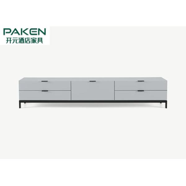 Стойка ТВ серого цвета средств массовой информации гостиницы широкая со множественными ящиками утюжит низкопробный большой объем запоминающего устройства