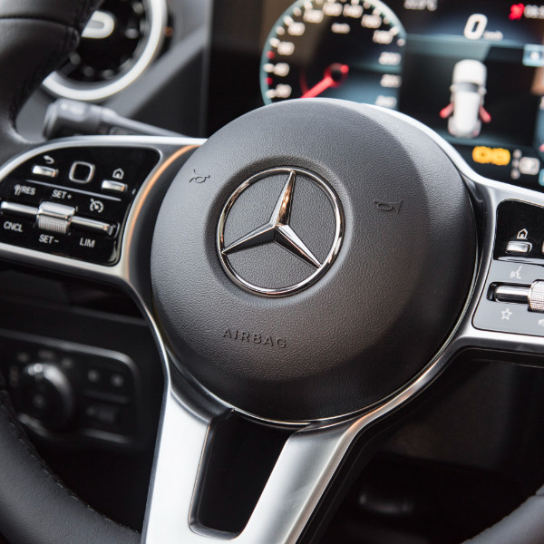 Mercedes-Benz 2023 GLA 200  version Gasolin Compact SUV Avto Electro Excellent