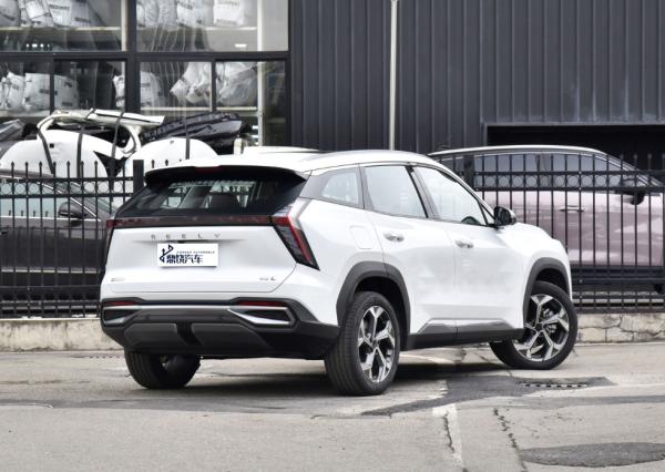Fuel Powered 2024 Geely Auto Boyue L SUV Vehicle 1571KG Made In China