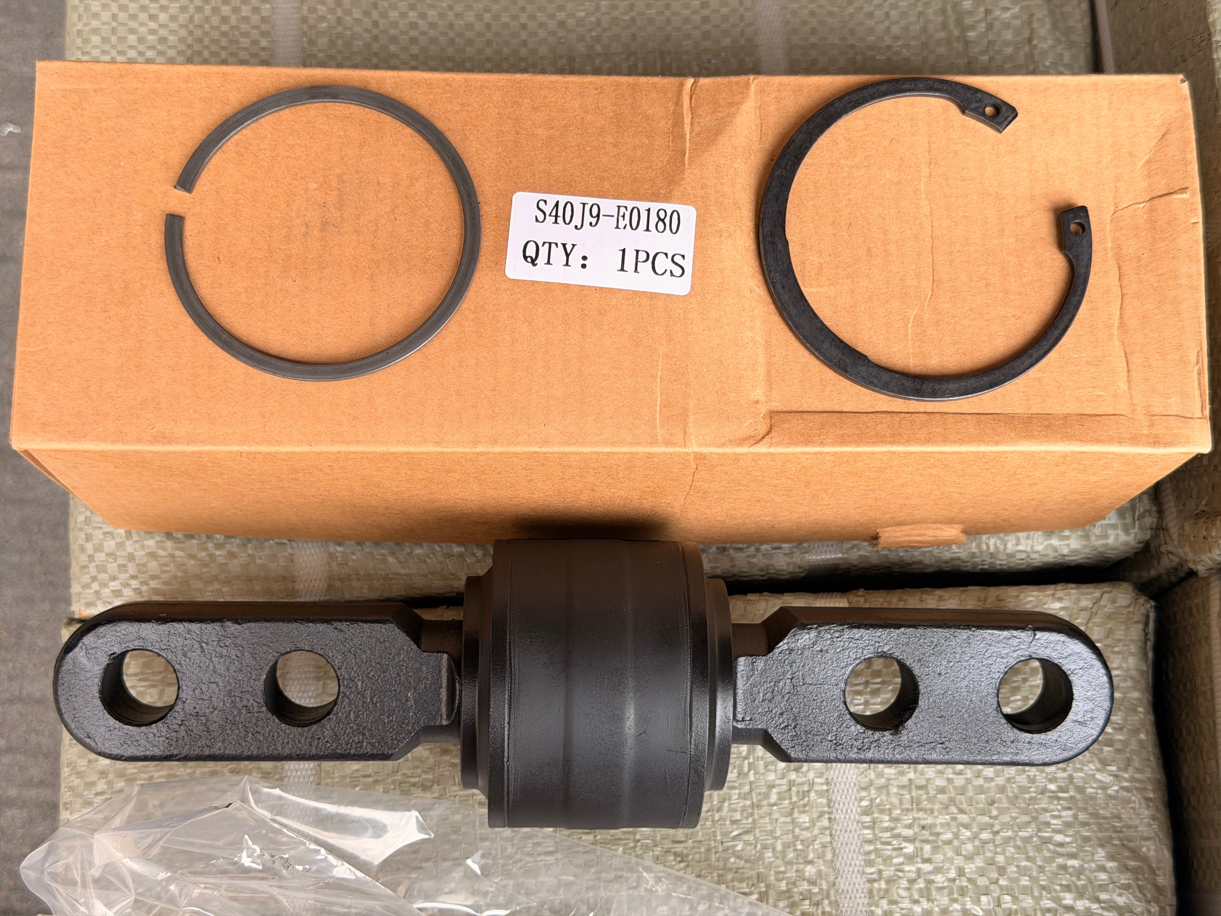 S40J9-E0180 Torsion bushing FOR HINO 700