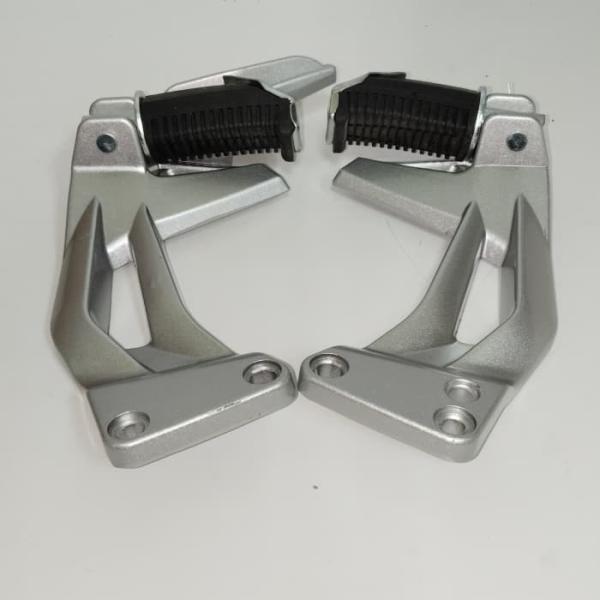 El conjunto de apoyapiés traseros X-1 HACI BRAND