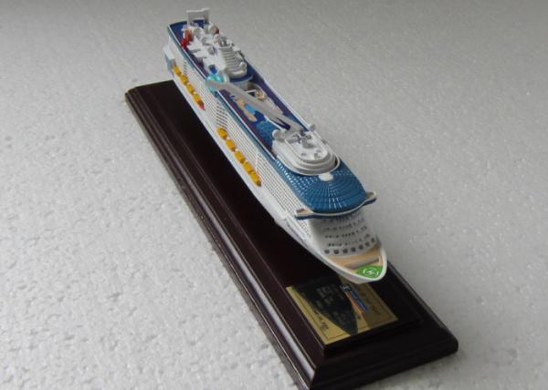Museum Decoration Royal Caribbean Cruise Ship Models , Quantum Of The Seas Model For Club