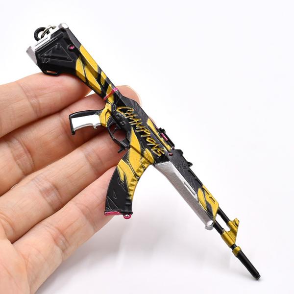 Gold mini metal gun model Prime Vandal Keychain Metal crafts Valorant shoot game gear gift decoration art