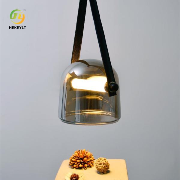 Спальня гостиницы привела стеклянную смертную казнь через повешение привесного светлого столба современную роскошную