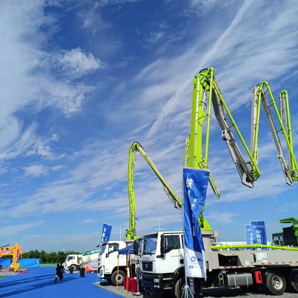 New 3 Axles Concrete Boom Pump Truck Hammer 40m With Sitrak Chassis