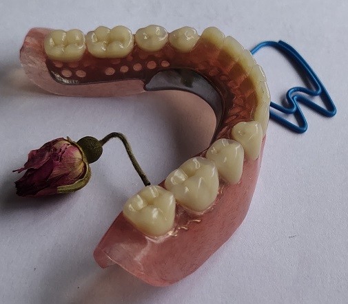 Complete Straumann ISO13485 Implant Overdenture
