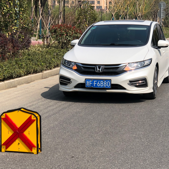 Waterproof LED Arrow Board with 3500mm Retractable Light Strip and A5052 Aluminum Alloy Construction