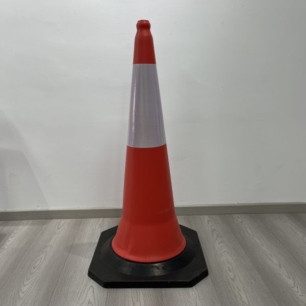 Wholesale 100cm Reflective PE Traffic Cone with Plastic Lifting Ring Roadblock Traffic Warning Product Road Work Cones 50cm 75cm 100cm Traffic Cones Rubber Base PE Traffic Safety Cone