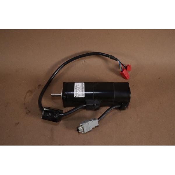 МОТОР СЕРВОПРИВОДА 200V AC Yaskawa SGMAH-01AAAG761 2.6A 400W 3000RPM НОВЫЙ