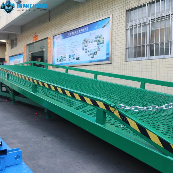 Distribution Center Manual Mobile Loading Dock Ramps Leveler Custom Steel Frame