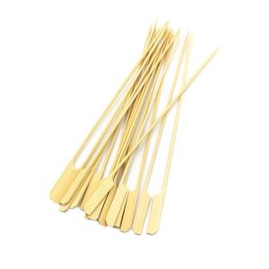 Le cocktail sélectionne de longs cure-dents naturels grillent tout entier des