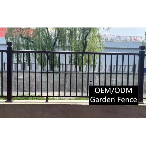 Métal massif conceptions de clôtures en fer tubulaire horizontale pour le jardin en poudre noire revêtue