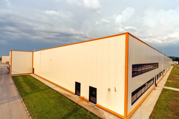 Portal Frame Steel Structure Warehouse , Prefabricated Metal Warehouse Buildings