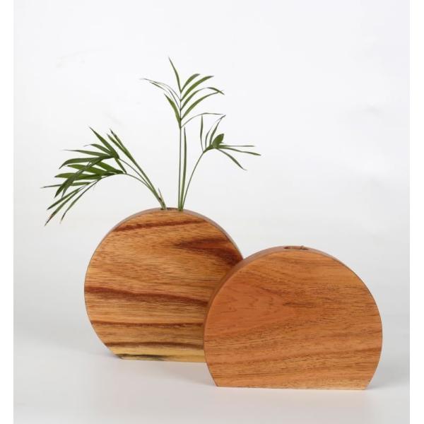 Modern Design Style Wooden Vase Capable of Inserting Flowers for Anniversary Occasion