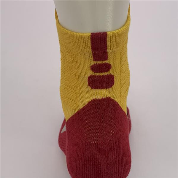 Breathable Quick Dry Beauty Socks for Men Custom Logo Regular Style Athletic Grip Socks