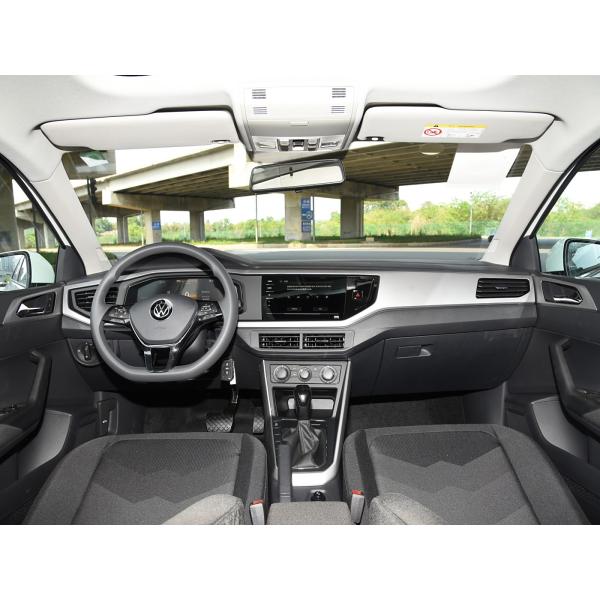 2023 5 places Volkswagen VW Polo Sedan voiture à essence