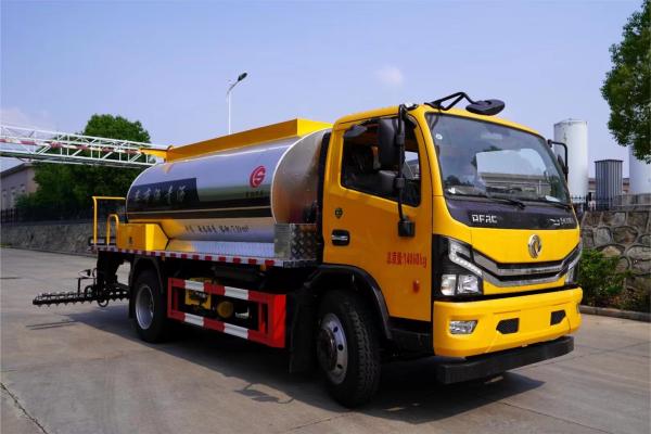 Used Asphalt Spreader truck 7.19CBM Road maintenance equipment
