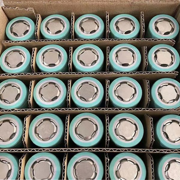 3.2V 15000mAh 32140 Cylindrical Lithium Iron Phosphate Power Battery for E Vehicle Energy Storage and Solar Street Lights