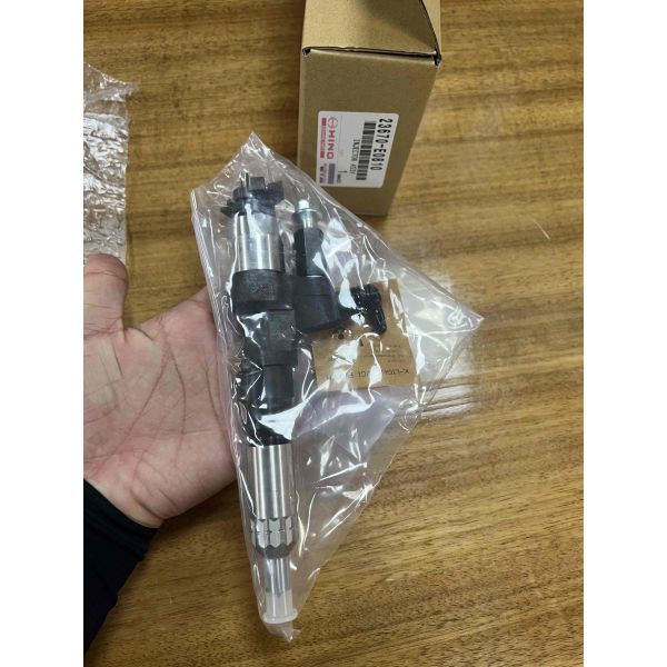 23670-E0810 23670-E0010 Injector FOR HINO J08E(KOBELCO SK-350)