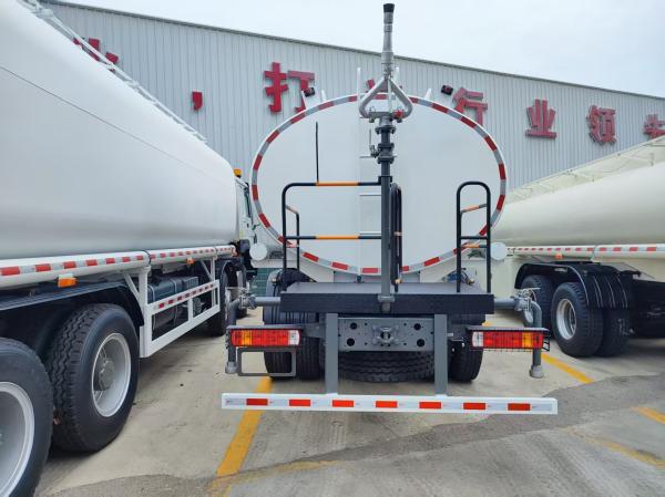 Cisterne à eau blanche 30CBM (6x4, 380 ch, conduite à gauche): principaux avantages pour le transport de fluides