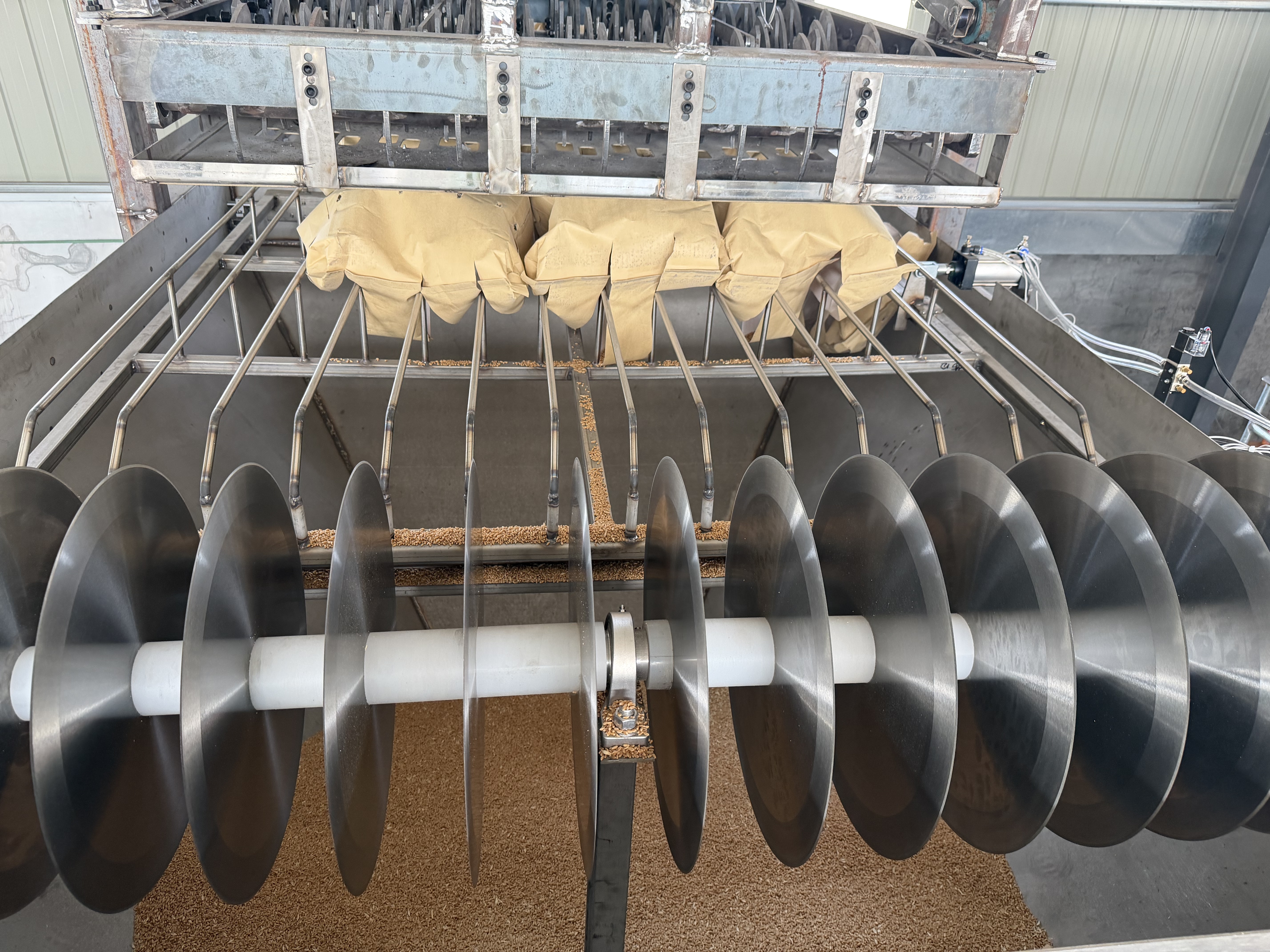 Multi Layer Bulk Bag Unloader System For Automated Bulk Material Feeding