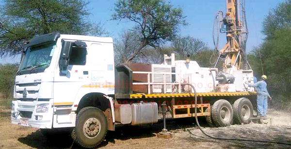 300m Water Borehole Drilling Machine , Truck Mounted Water Well Digging Equipment