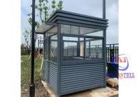 Grandes cabines de garde utilisées pour le stationnement