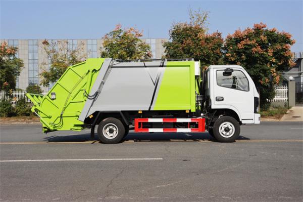 5CBM 4x2 Dongfeng Rubbish Compactor Truck Euro 3 With Back Bucket