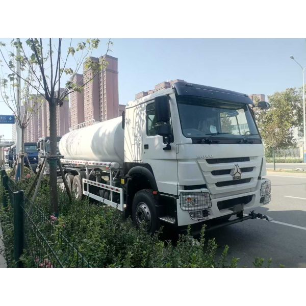 Heavy-Duty 10000L Capacity Water Tank Truck with Bidirectional Dumping and Sinotruk HOWO Chassis