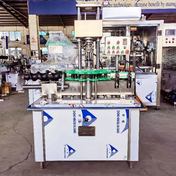 2000b/h Automatic Capping Machine 1.1kw Aluminium Capping Machine For Liquor And Oral Liquid Bottle