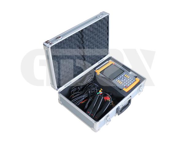 Portable tenu dans la main d'analyseur de qualité de puissance triphasé de trois canaux
