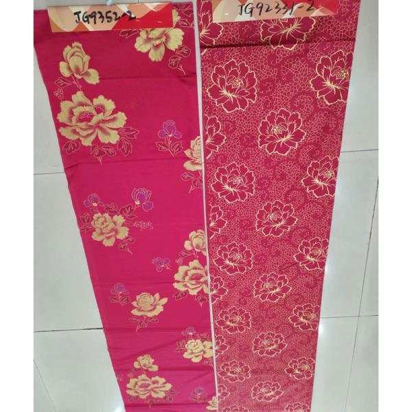 La chaîne de tissu de matelas de polyester imprimée par colorant a tricoté le textile à la maison