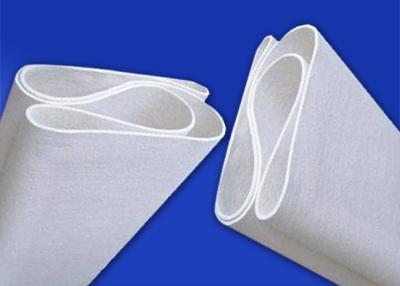 O poliéster 180gsm branco de alta elasticidade perfurado agulha de feltro 1mm sentiu em Rolls