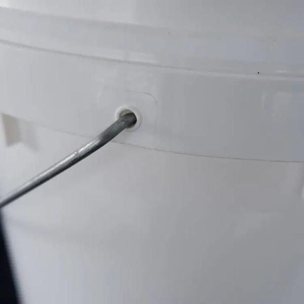 25 Litre Plastic Bucket With Lid For Safe And Secure Lubricating Oil Transportation