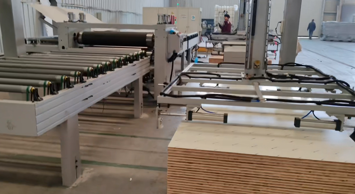 SPC / Aluminum Panels Corona Treater Machine 1300mm Width 12m/min