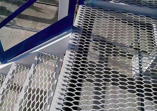 Heavy Duty Expanded Metal Sheet / Stainless Steel Stair Treads 4mm Thick Customized