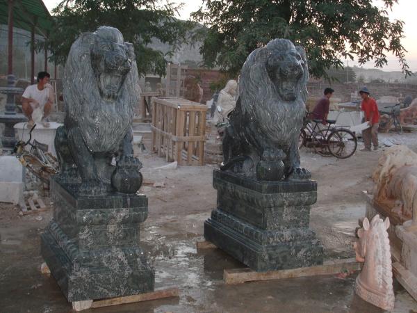 Front Door Granite 1.8m Height Sitting Lion Sculpture , Stone Carving Sculpture