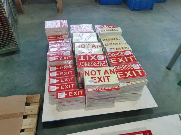 Impressão personalizável Símbolos IMO fotoluminiscentes Sinais de segurança Sinais de segurança contra incêndio marítimo brilham no escuro 2-12 horas