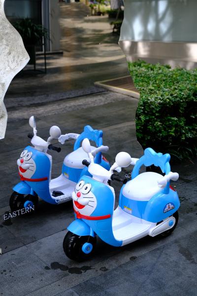 Moto elétrica de três rodas para crianças unisex com iluminação fresca